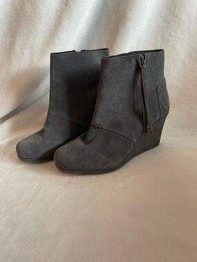 Toms Gray ankle booties size 8.5